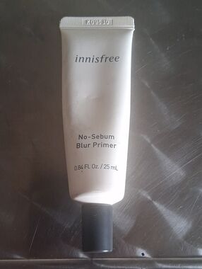 Innisfree No-Sebum Blur Primer — White Matte Pore-Softening Base